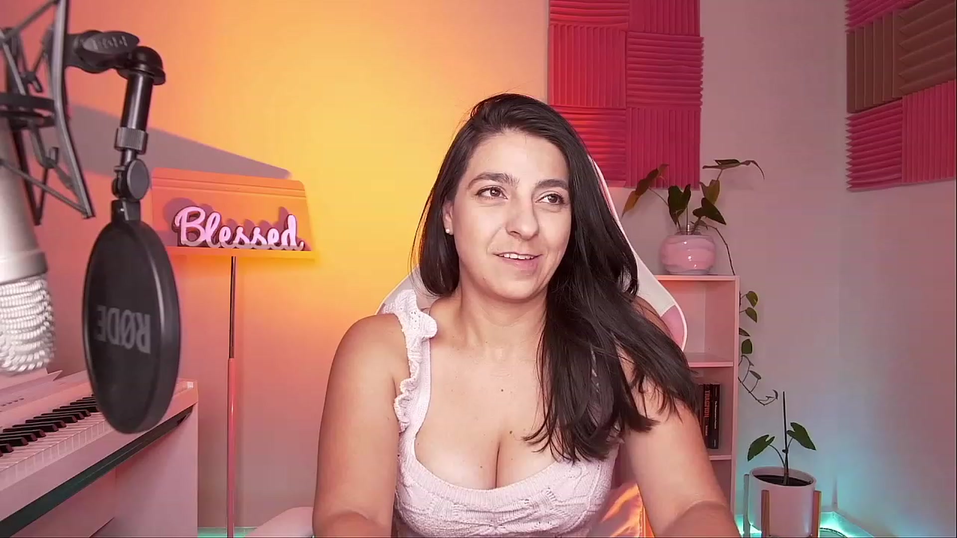 Gallery image thumbnail from anarossanna's myfreecams stream on, 08/09/2023, 05:08 image 9 of 20