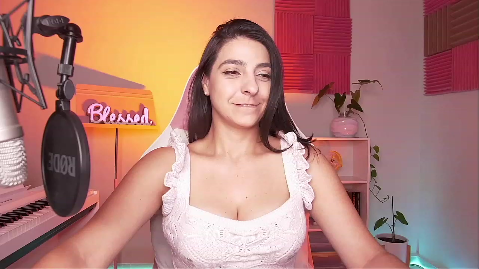 Gallery image thumbnail from anarossanna's myfreecams stream on, 08/09/2023, 05:08 image 4 of 20
