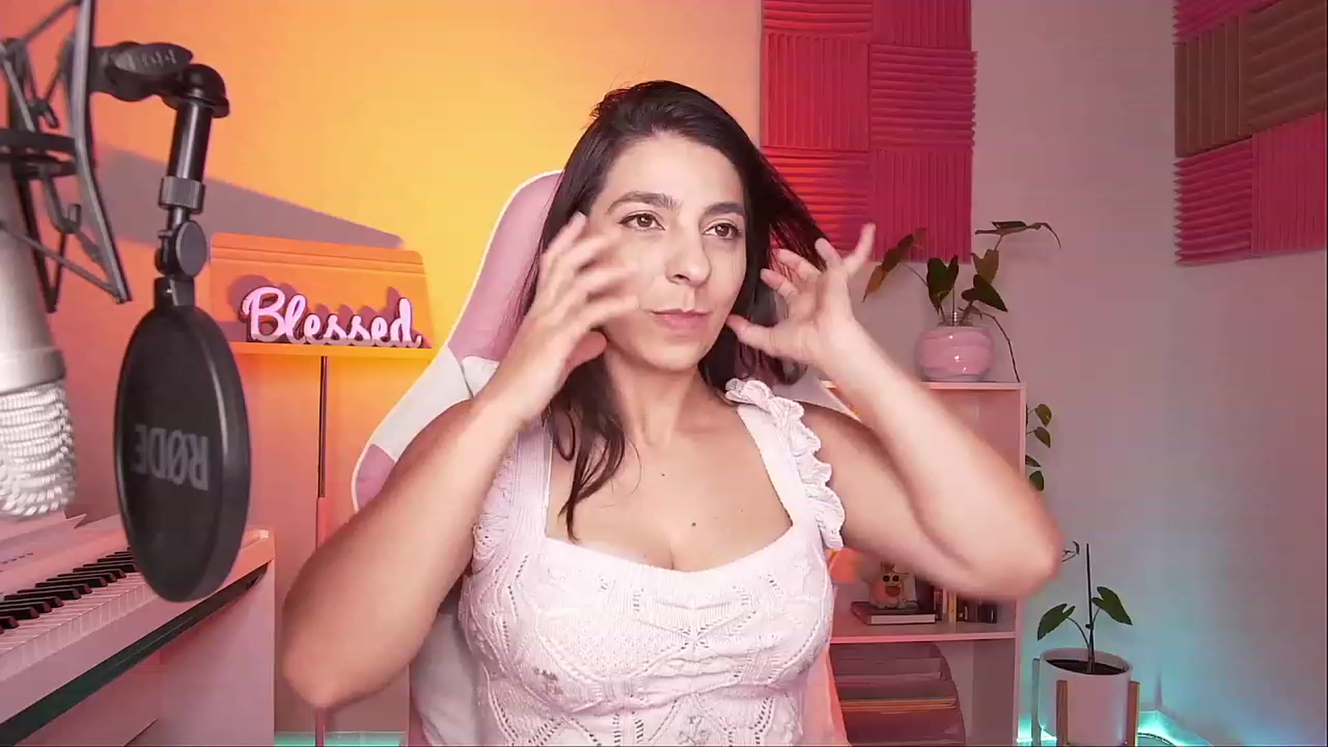 Gallery image thumbnail from anarossanna's myfreecams stream on, 08/09/2023, 05:08 image 3 of 20