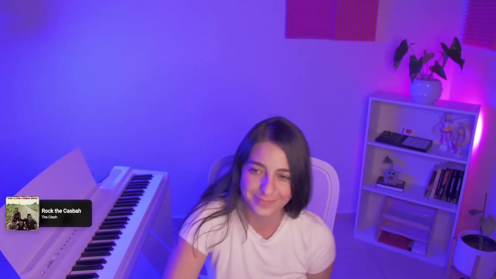 Gallery image thumbnail from anarossanna's myfreecams stream on, 09/16/2023, 01:31 image 2 of 20