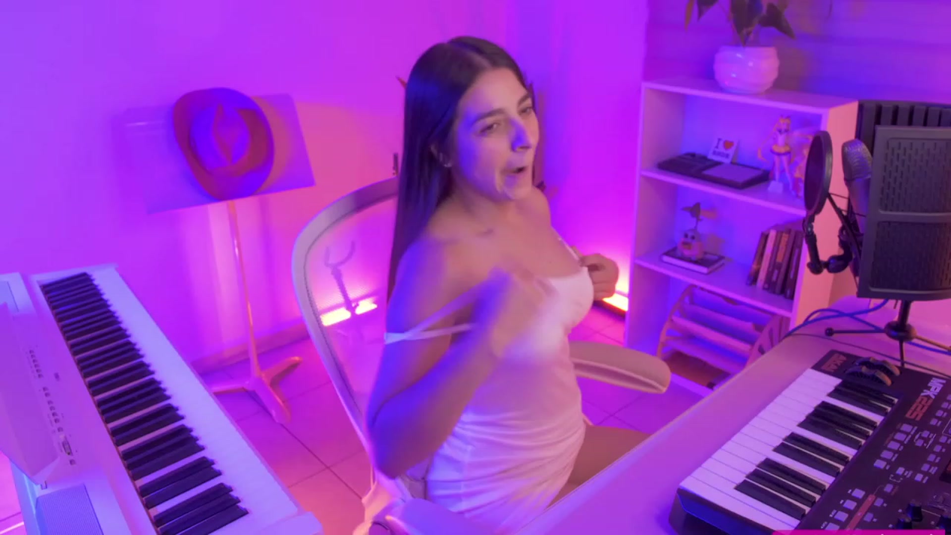 Gallery image thumbnail from anarossanna's myfreecams stream on, 09/21/2023, 03:37 image 19 of 20