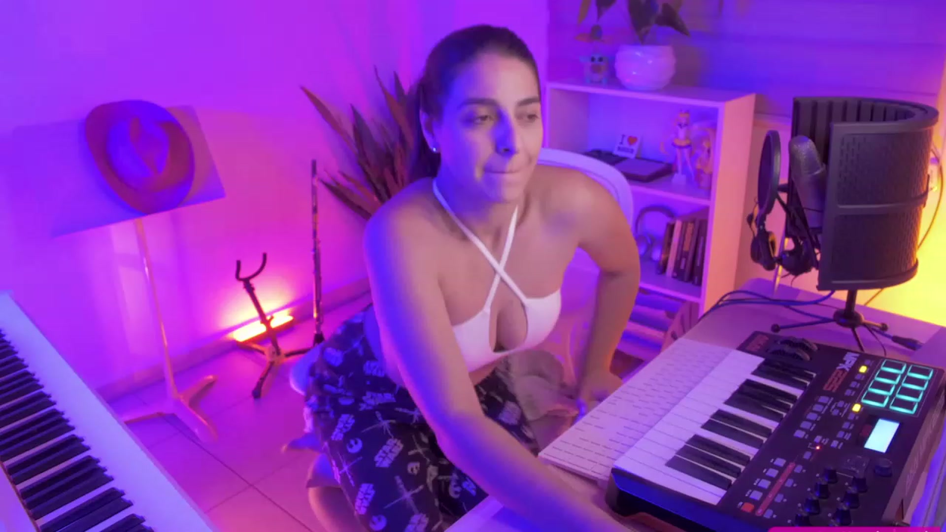 Gallery image thumbnail from anarossanna's myfreecams stream on, 09/24/2023, 04:45 image 5 of 20