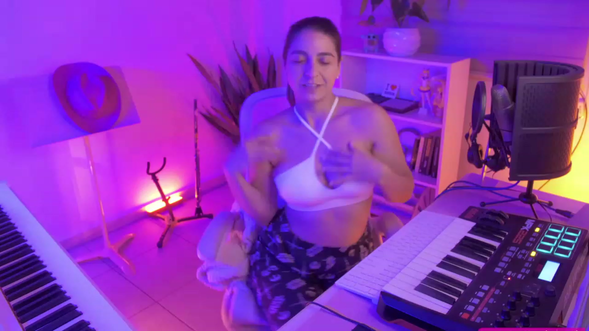 Gallery image thumbnail from anarossanna's myfreecams stream on, 09/24/2023, 04:45 image 9 of 20