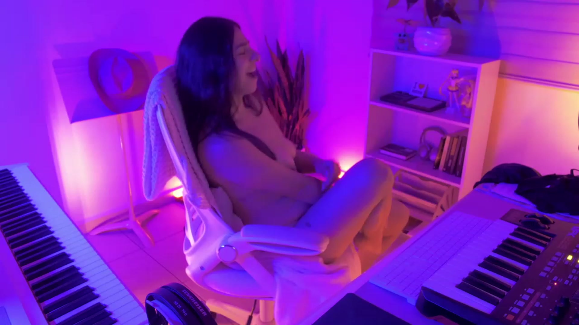 Gallery image thumbnail from anarossanna's myfreecams stream on, 09/28/2023, 03:07 image 18 of 20