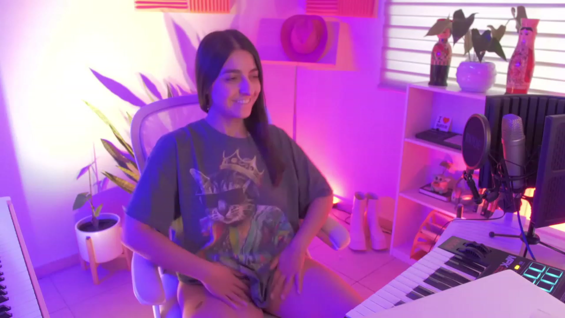 Gallery image thumbnail from anarossanna's myfreecams stream on, 10/04/2023, 24:30 image 3 of 20