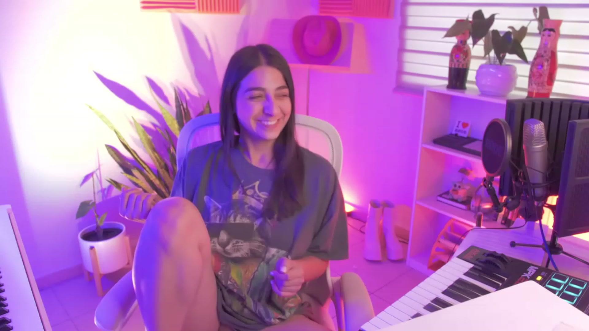 Gallery image thumbnail from anarossanna's myfreecams stream on, 10/04/2023, 24:30 image 6 of 20