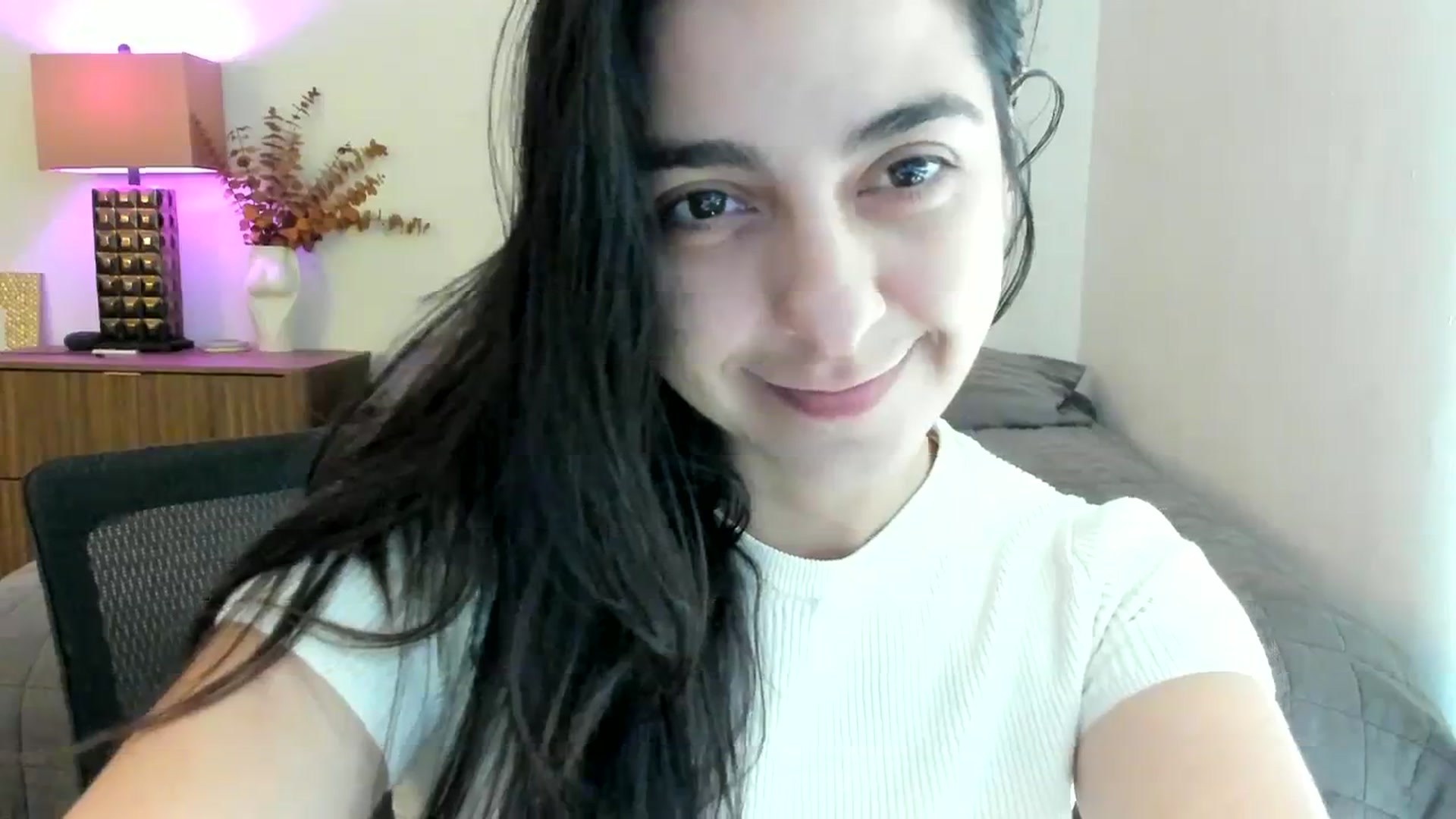 Gallery image thumbnail from anarossanna's myfreecams stream on, 10/08/2023, 18:14 image 4 of 20