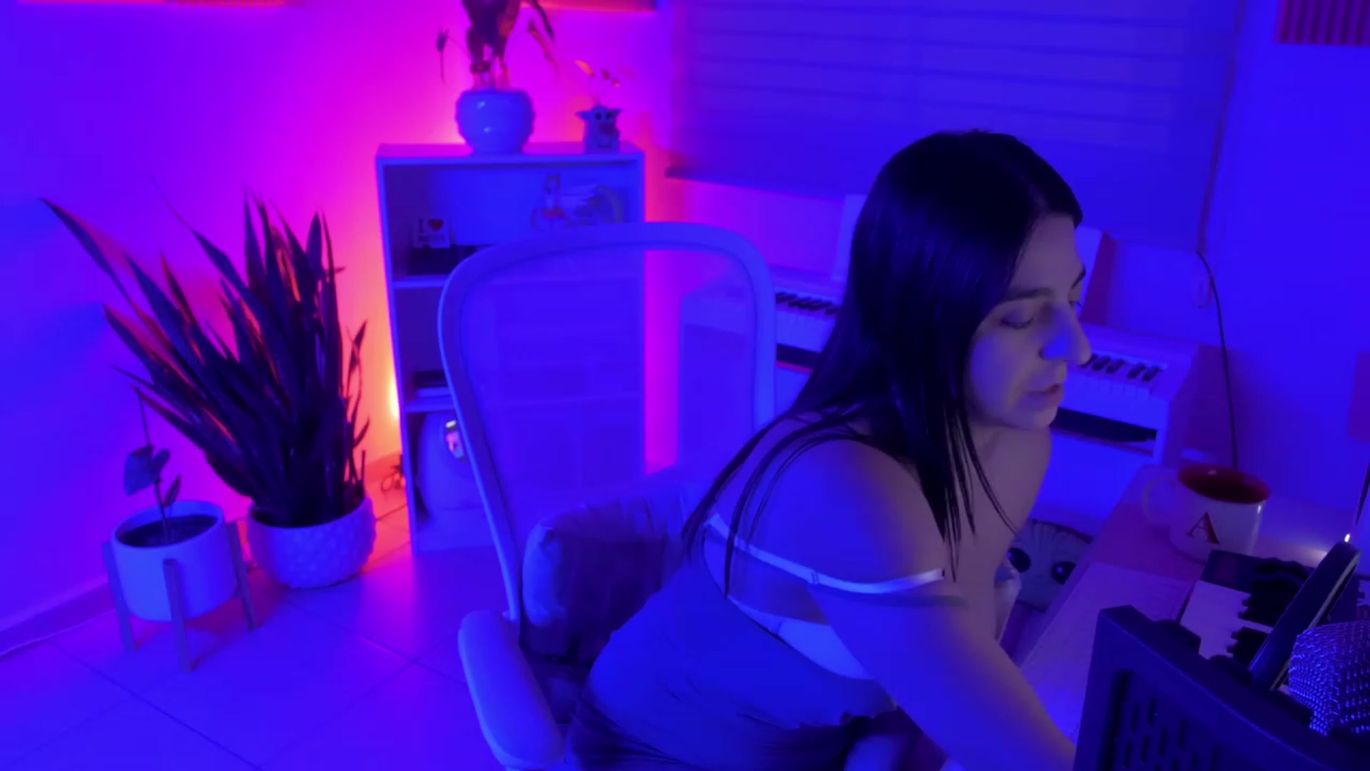 Gallery image thumbnail from anarossanna's myfreecams stream on, 10/15/2023, 05:17 image 12 of 20