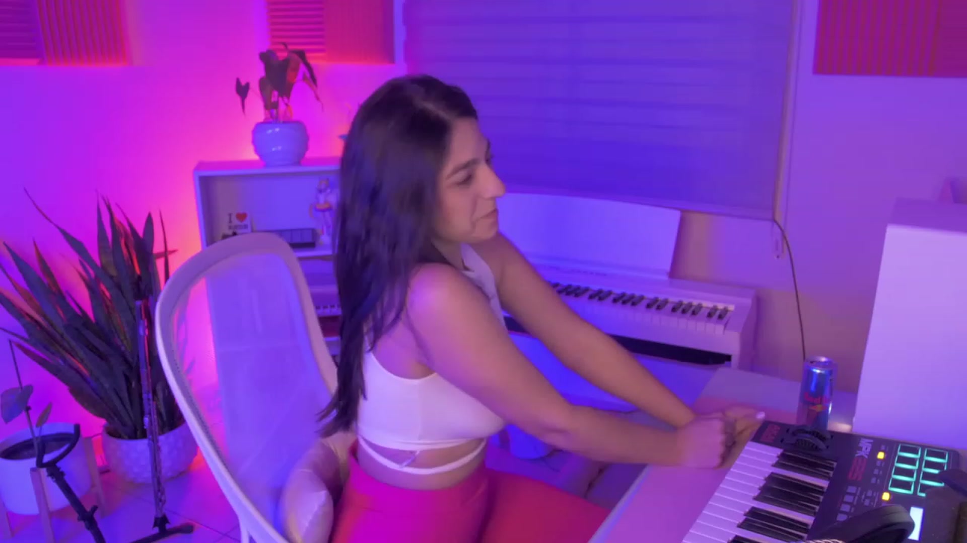 Gallery image thumbnail from anarossanna's myfreecams stream on, 10/23/2023, 03:10 image 10 of 20