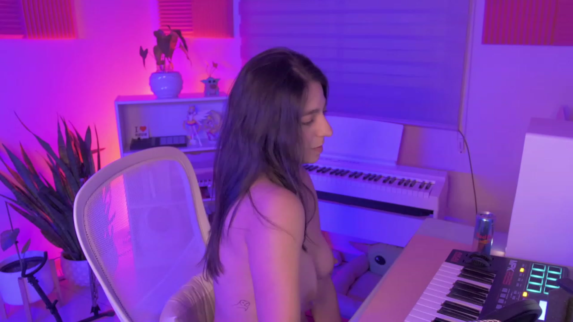 Gallery image thumbnail from anarossanna's myfreecams stream on, 10/23/2023, 03:10 image 12 of 20