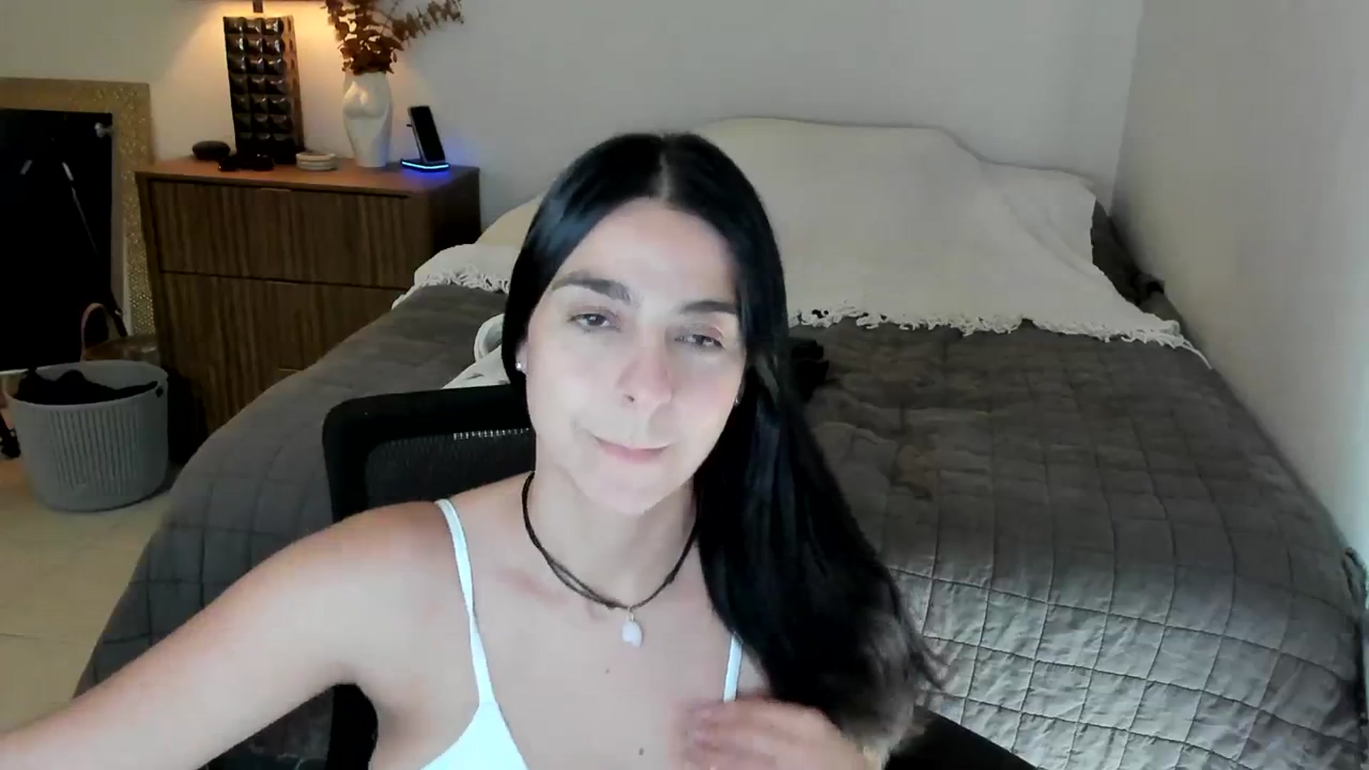 Gallery image thumbnail from anarossanna's myfreecams stream on, 11/22/2023, 19:34 image 11 of 20
