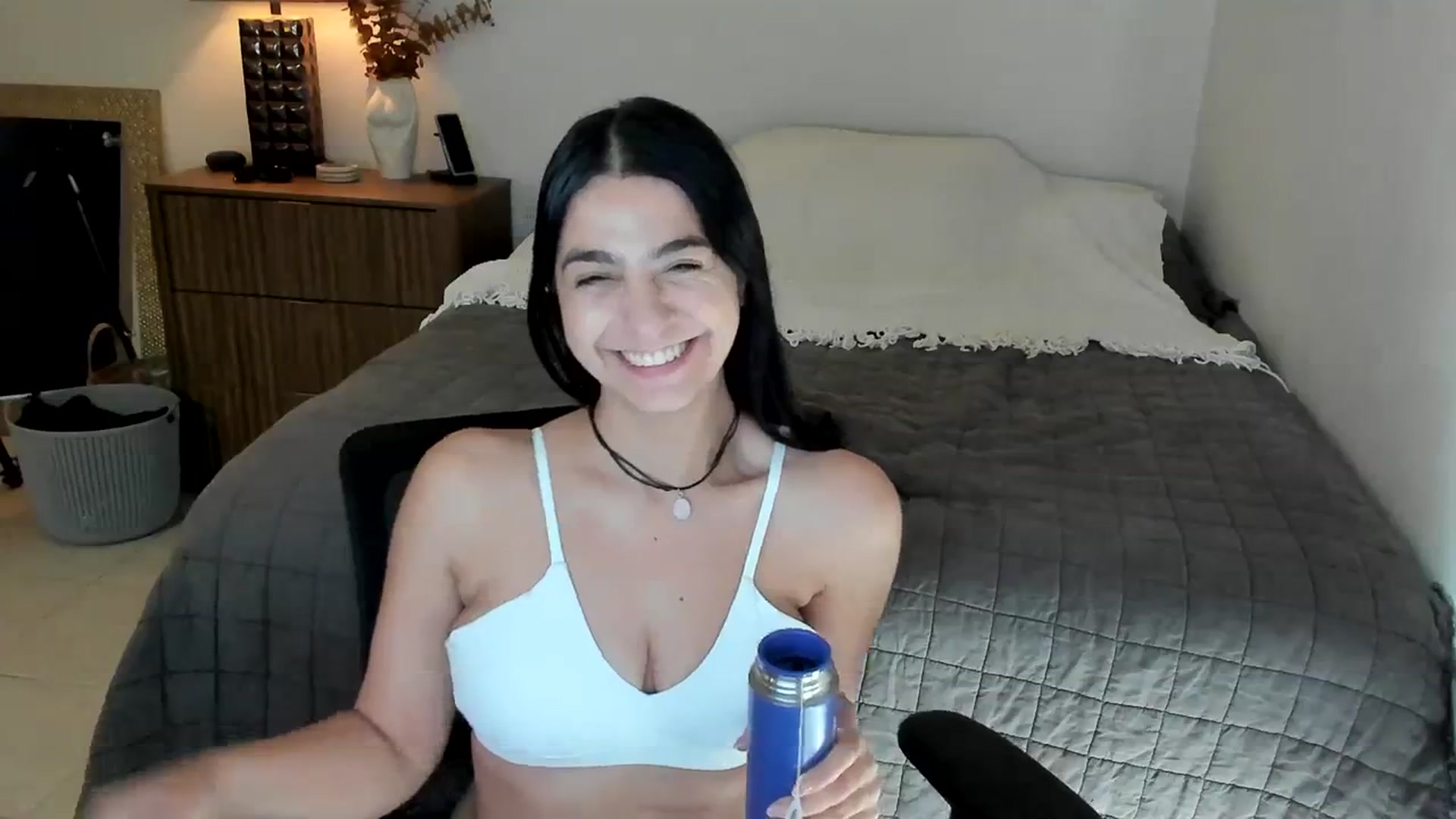 Gallery image thumbnail from anarossanna's myfreecams stream on, 11/22/2023, 19:34 image 7 of 20