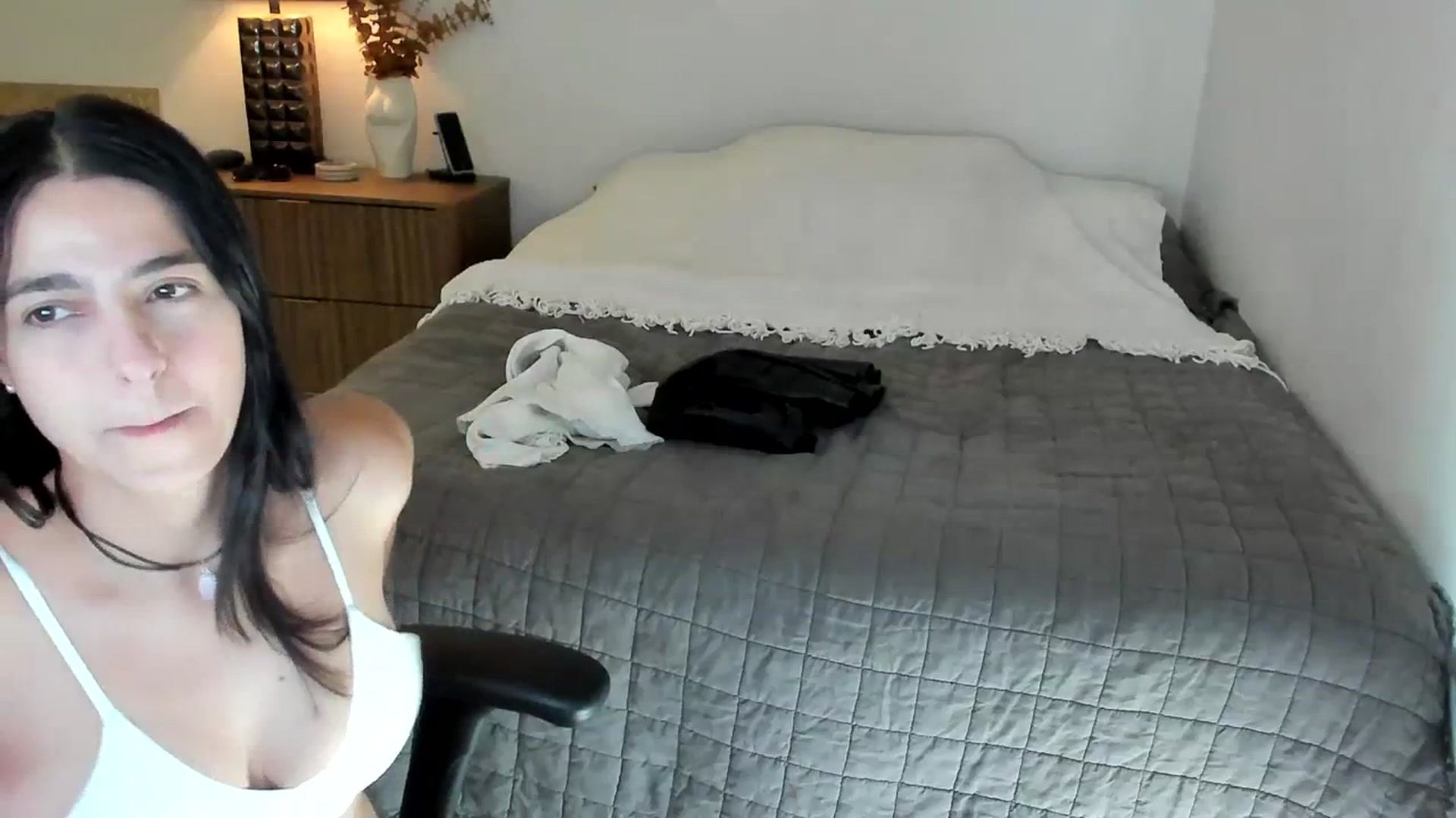 Gallery image thumbnail from anarossanna's myfreecams stream on, 11/22/2023, 19:34 image 10 of 20