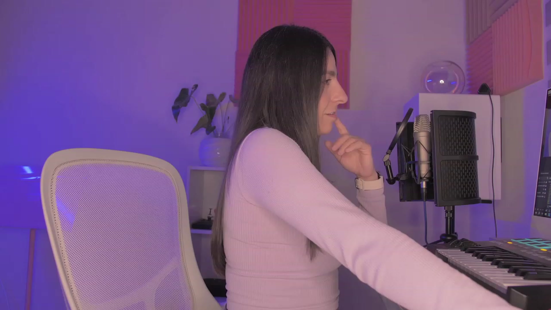 Gallery image thumbnail from anarossanna's myfreecams stream on, 12/10/2023, 06:13 image 4 of 20