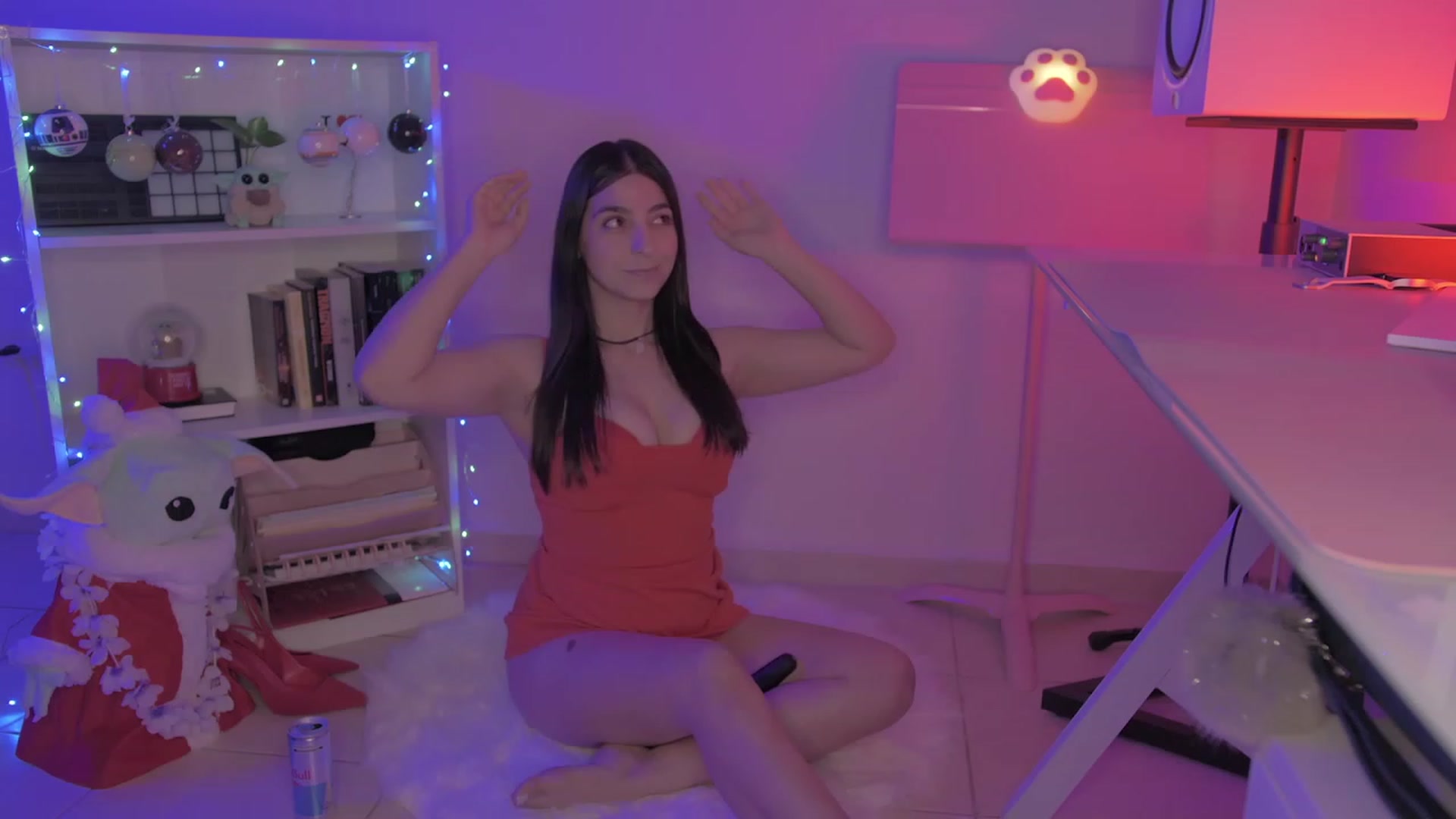 Gallery image thumbnail from anarossanna's myfreecams stream on, 12/18/2023, 06:53 image 8 of 20