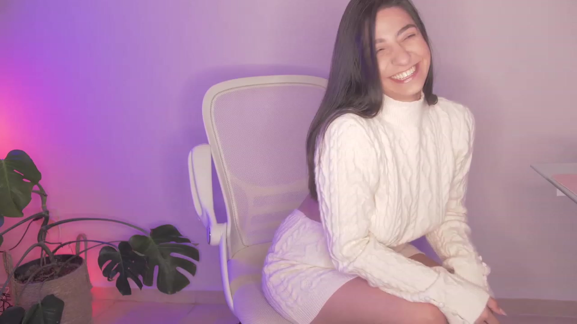 Gallery image thumbnail from anarossanna's myfreecams stream on, 01/16/2024, 04:06 image 5 of 20