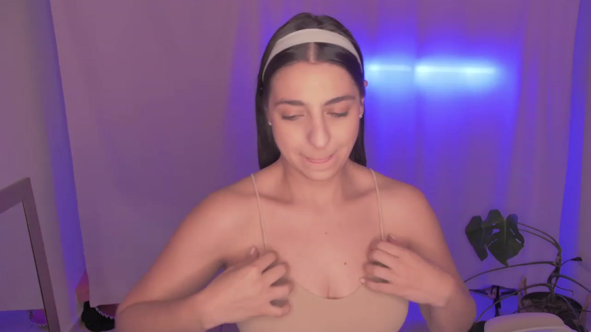 Gallery image thumbnail from anarossanna's myfreecams stream on, 02/04/2024, 05:38 image 6 of 20