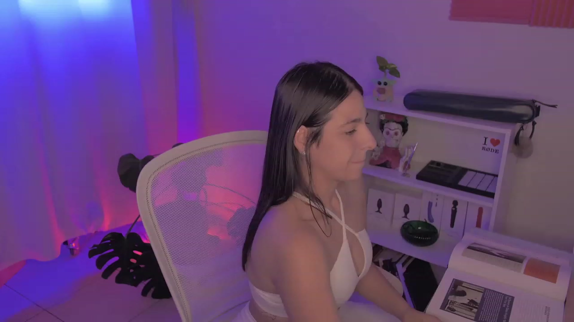 Gallery image thumbnail from anarossanna's myfreecams stream on, 02/14/2024, 05:28 image 7 of 20