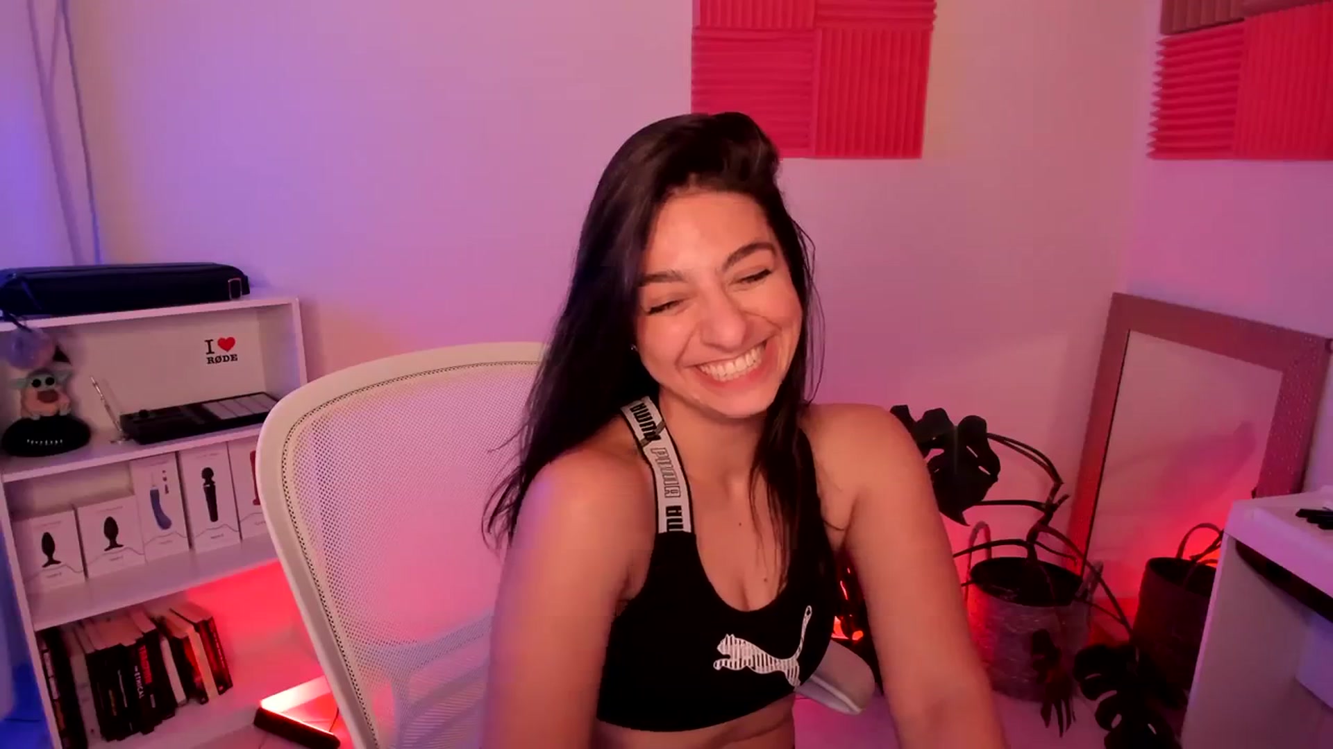 Gallery image thumbnail from anarossanna's myfreecams stream on, 02/16/2024, 04:18 image 4 of 20
