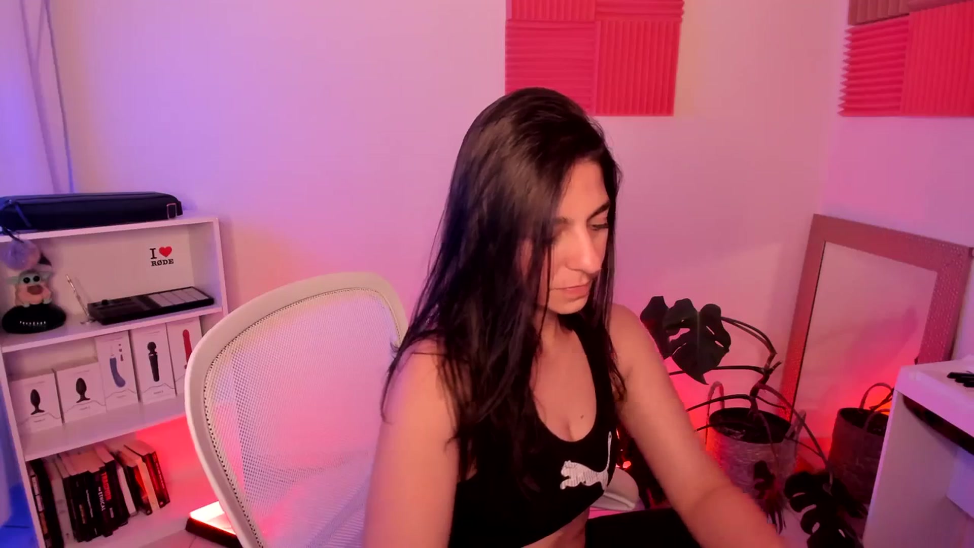 Gallery image thumbnail from anarossanna's myfreecams stream on, 02/16/2024, 04:18 image 5 of 20