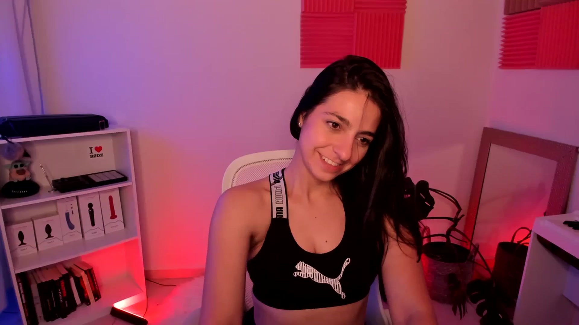 Gallery image thumbnail from anarossanna's myfreecams stream on, 02/16/2024, 04:18 image 8 of 20