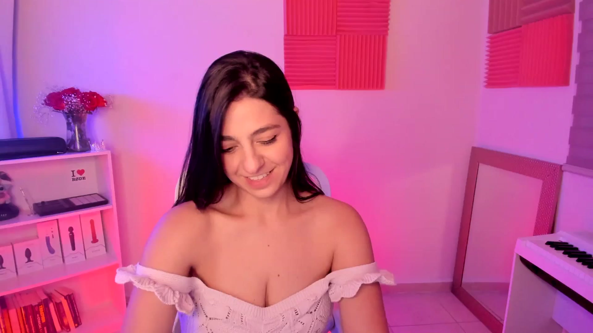 Gallery image thumbnail from anarossanna's myfreecams stream on, 02/19/2024, 04:20 image 2 of 20