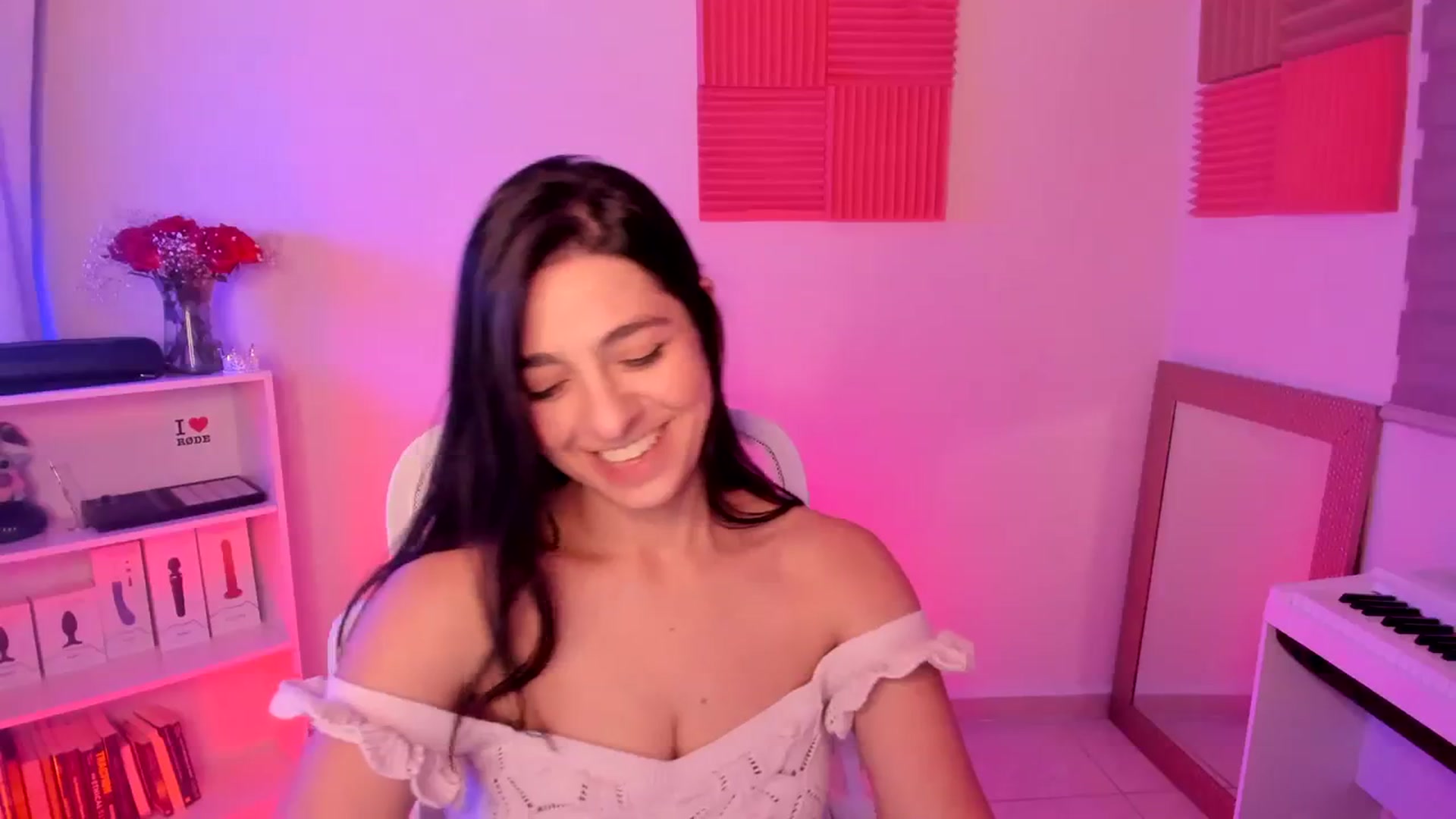 Gallery image thumbnail from anarossanna's myfreecams stream on, 02/19/2024, 04:20 image 3 of 20