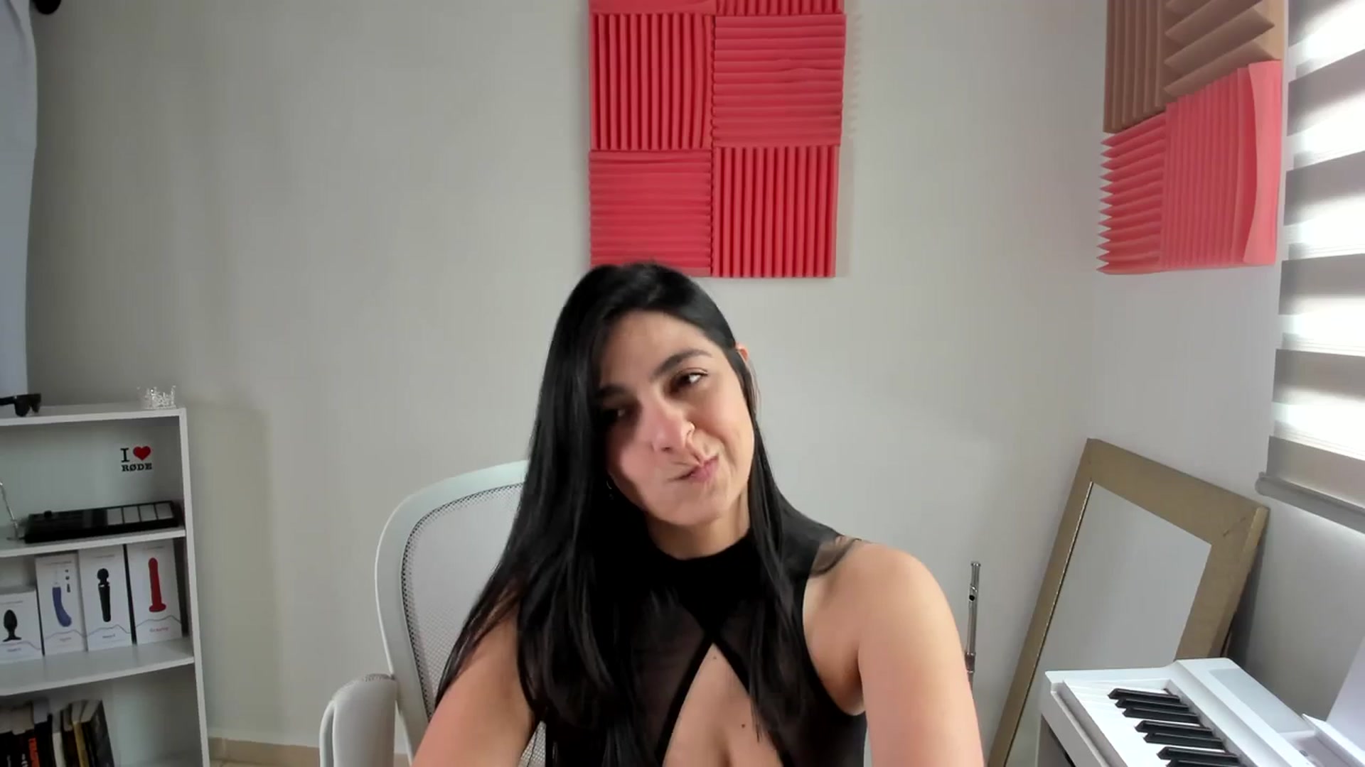 Gallery image thumbnail from anarossanna's myfreecams stream on, 02/29/2024, 19:19 image 17 of 20