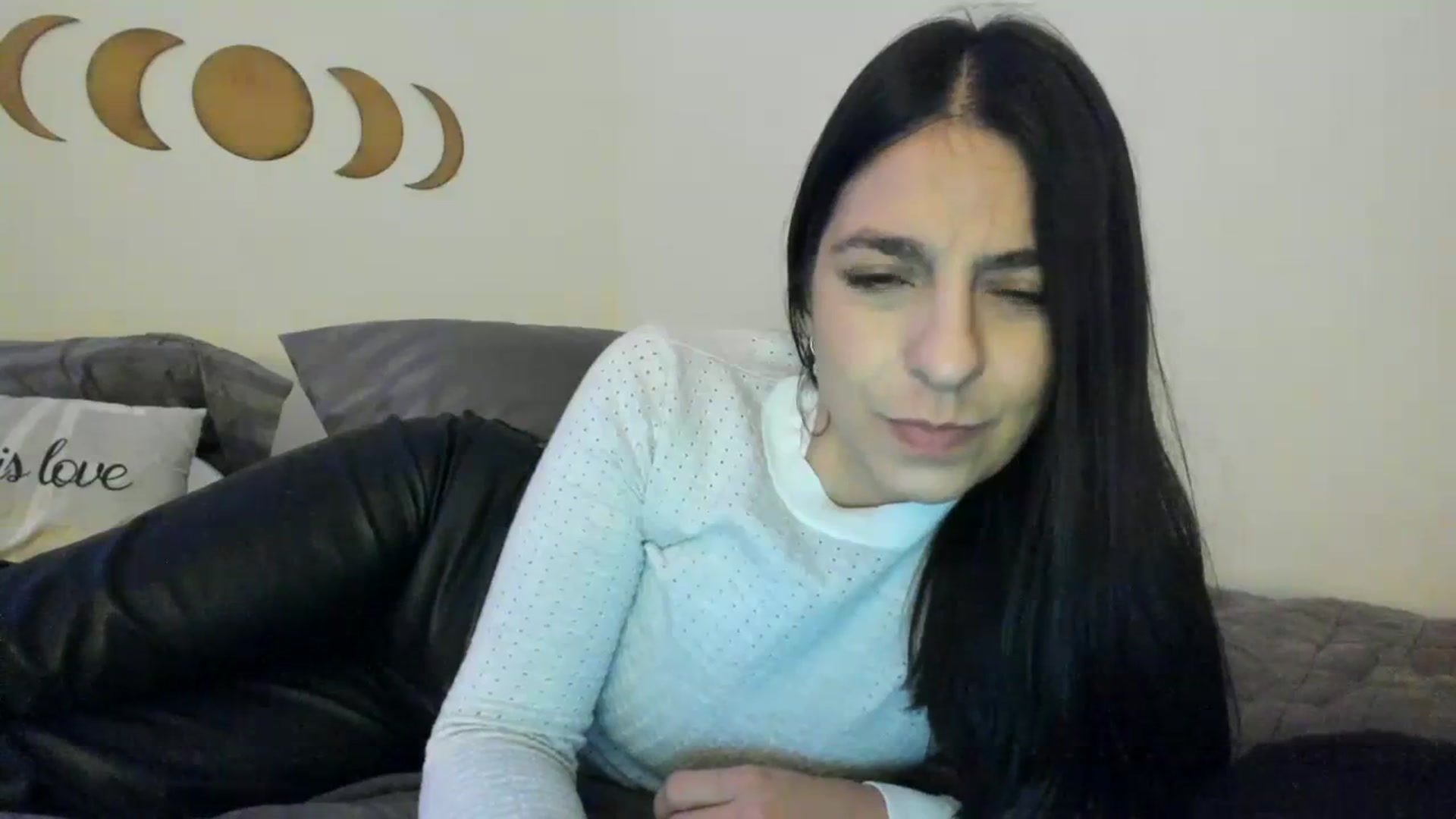 Gallery image thumbnail from anarossanna's myfreecams stream on, 03/01/2024, 04:03 image 11 of 20