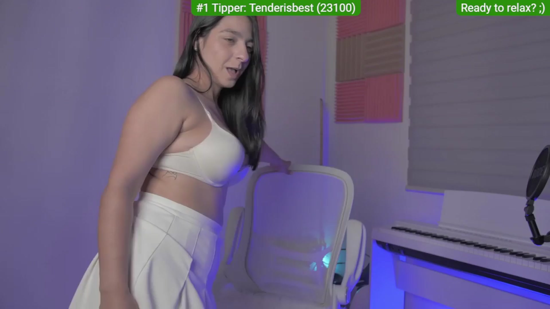 Gallery image thumbnail from anarossanna's myfreecams stream on, 03/23/2024, 04:52 image 10 of 20
