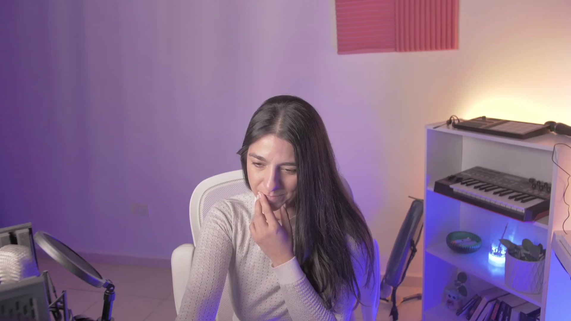 Gallery image thumbnail from anarossanna's myfreecams stream on, 04/03/2024, 04:55 image 15 of 20