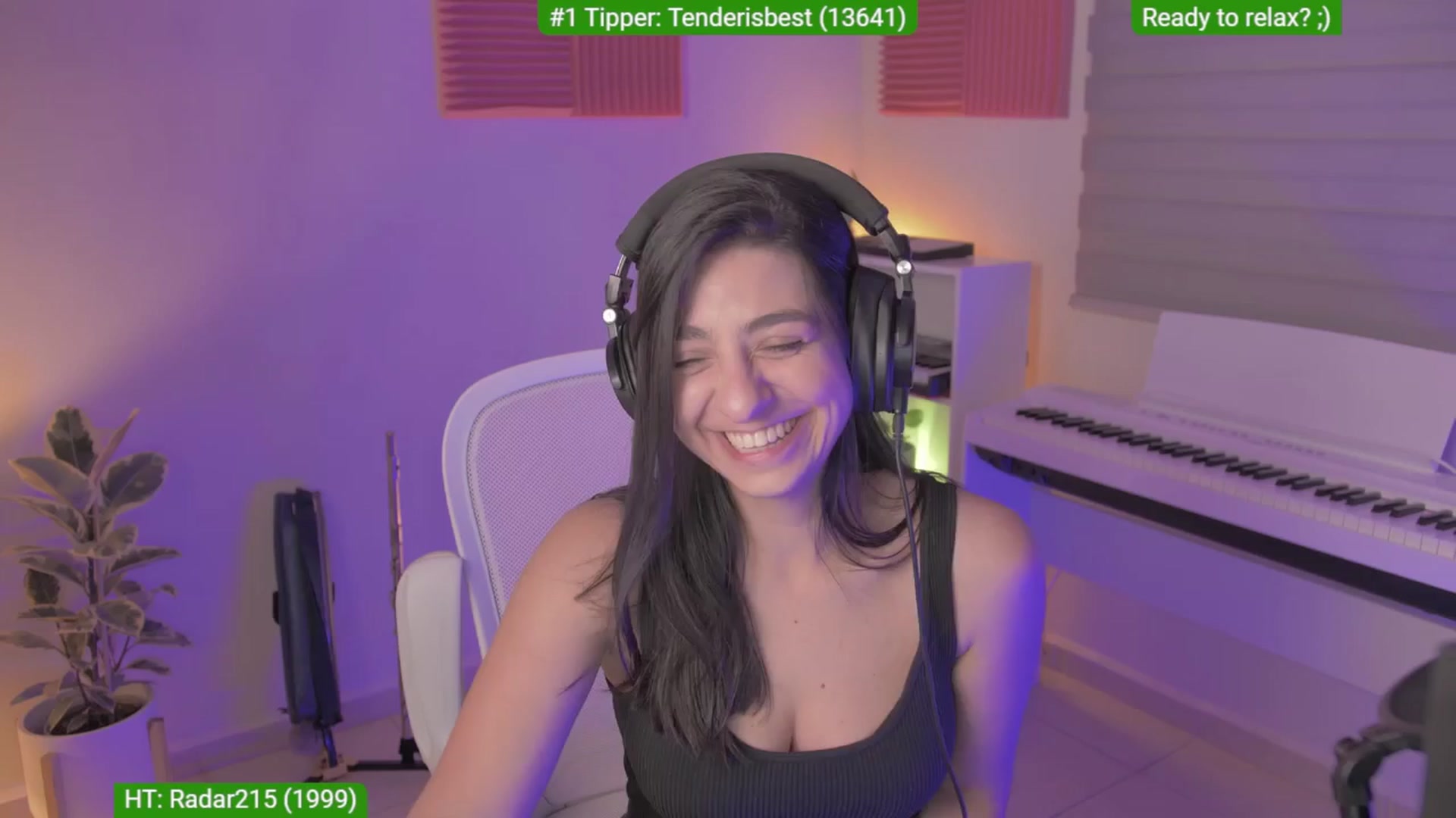 Gallery image thumbnail from anarossanna's myfreecams stream on, 04/15/2024, 03:17 image 6 of 20