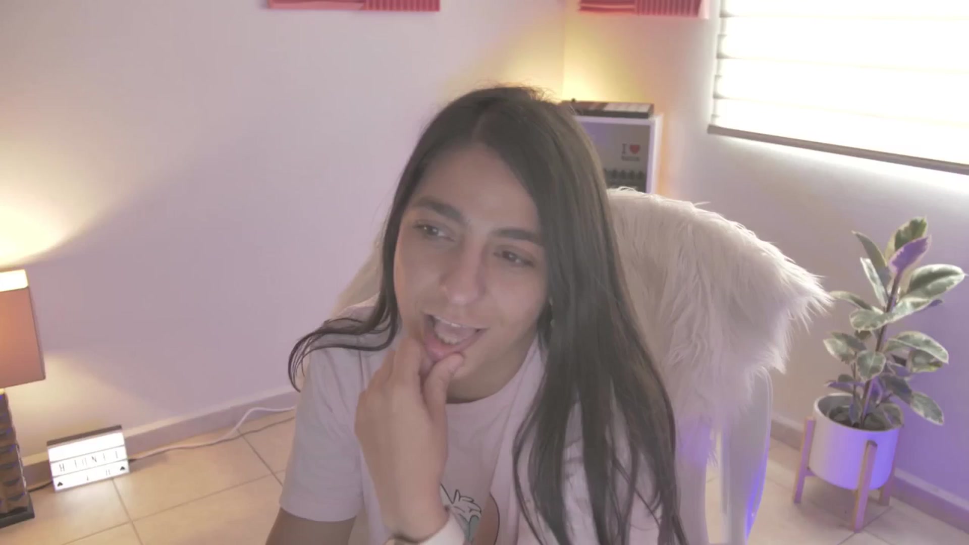 Gallery image thumbnail from anarossanna's myfreecams stream on, 04/26/2024, 17:05 image 13 of 20