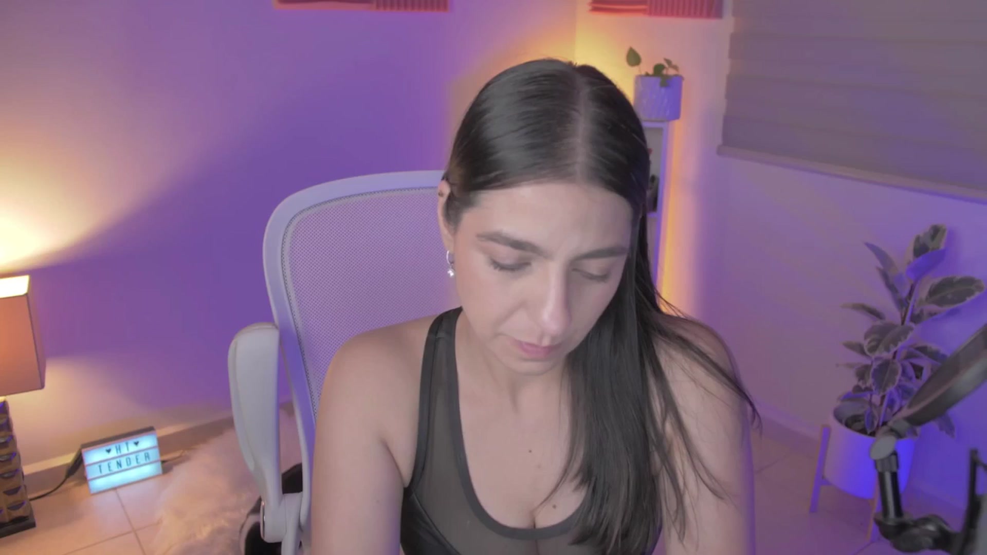 Gallery image thumbnail from anarossanna's myfreecams stream on, 05/03/2024, 03:55 image 16 of 20