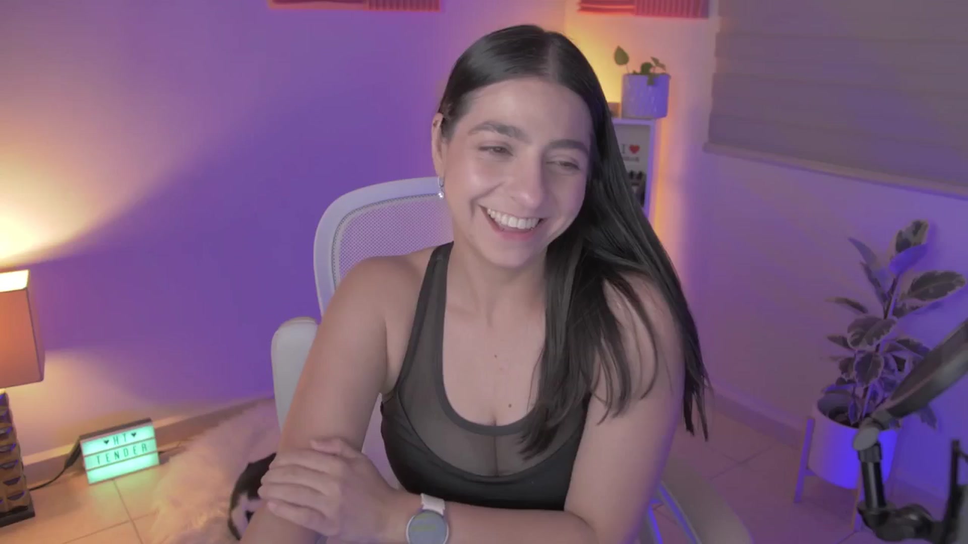 Gallery image thumbnail from anarossanna's myfreecams stream on, 05/03/2024, 03:55 image 9 of 20