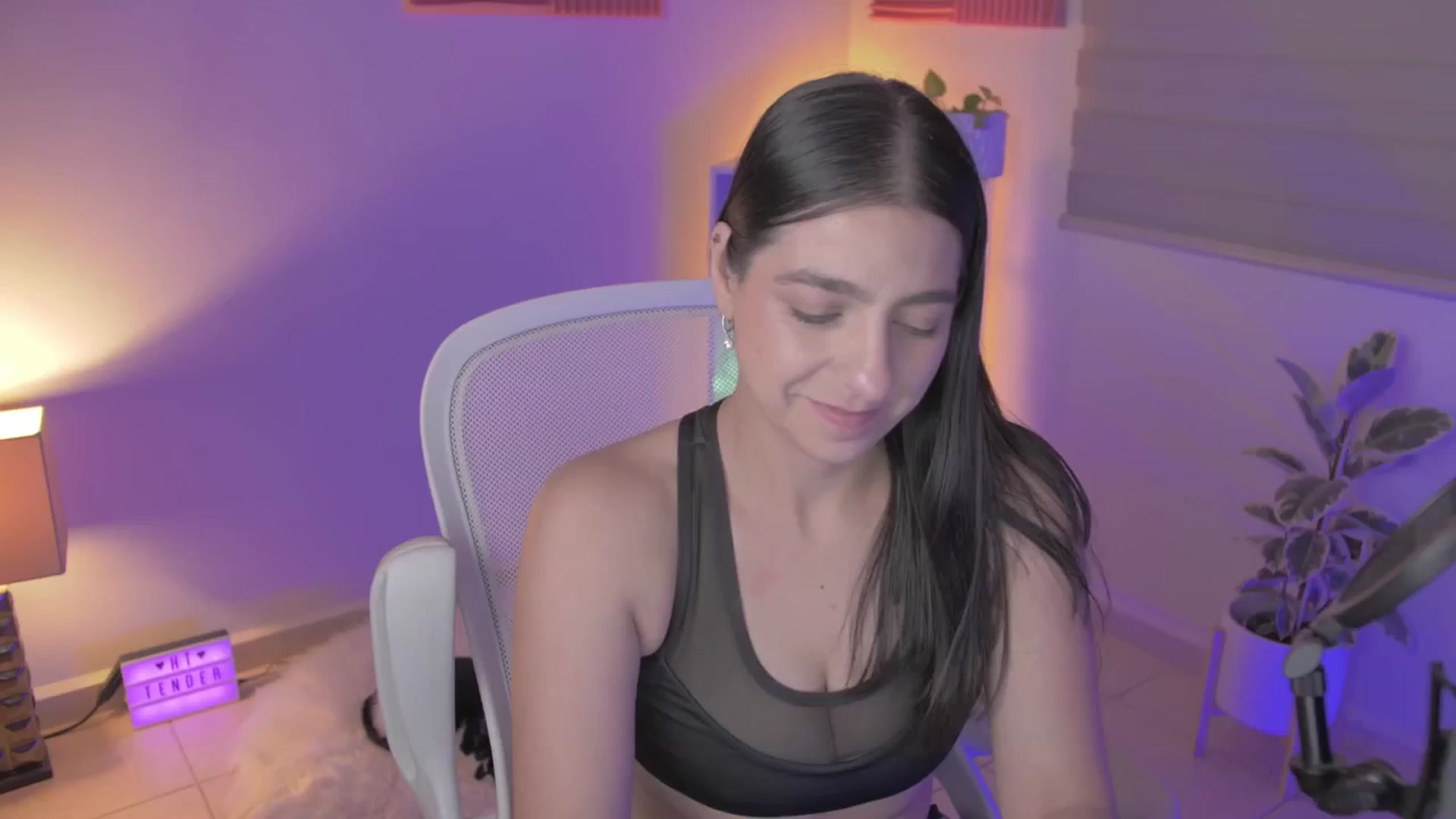 Gallery image thumbnail from anarossanna's myfreecams stream on, 05/03/2024, 03:55 image 18 of 20