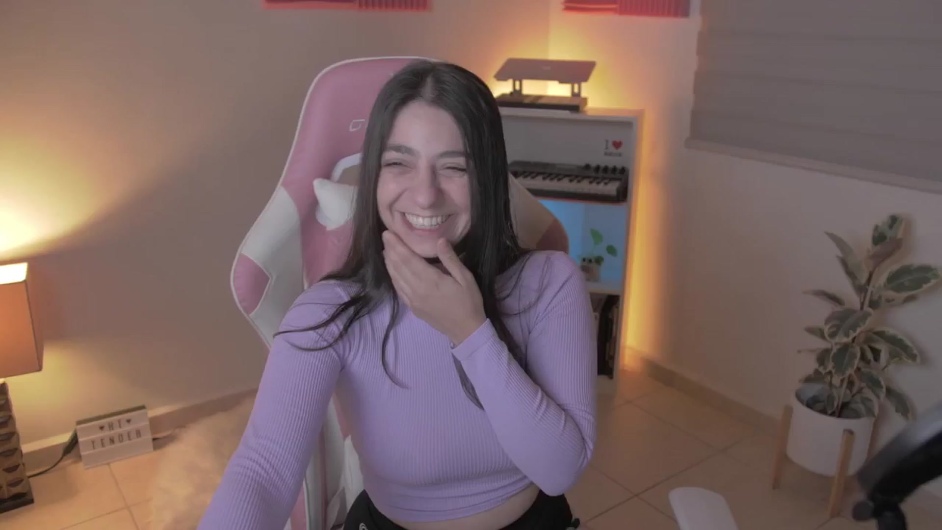Gallery image thumbnail from anarossanna's myfreecams stream on, 05/08/2024, 02:49 image 3 of 20