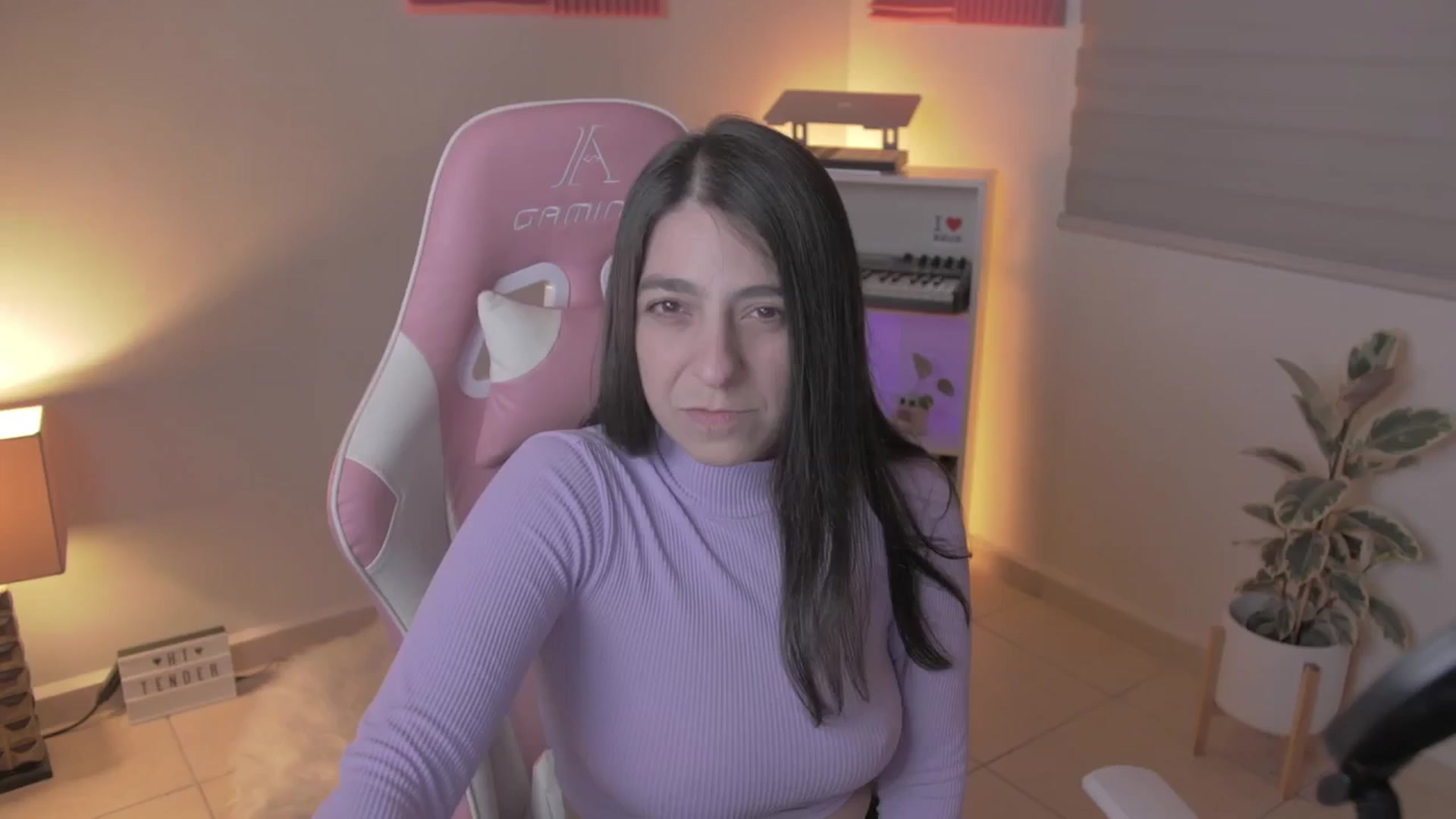 Gallery image thumbnail from anarossanna's myfreecams stream on, 05/08/2024, 02:49 image 10 of 20
