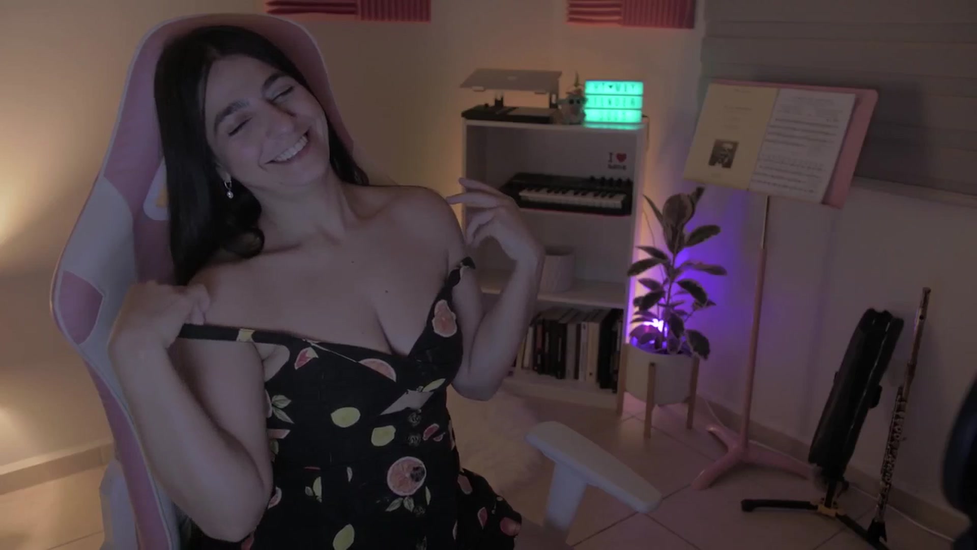 Gallery image thumbnail from anarossanna's myfreecams stream on, 05/14/2024, 04:58 image 7 of 20