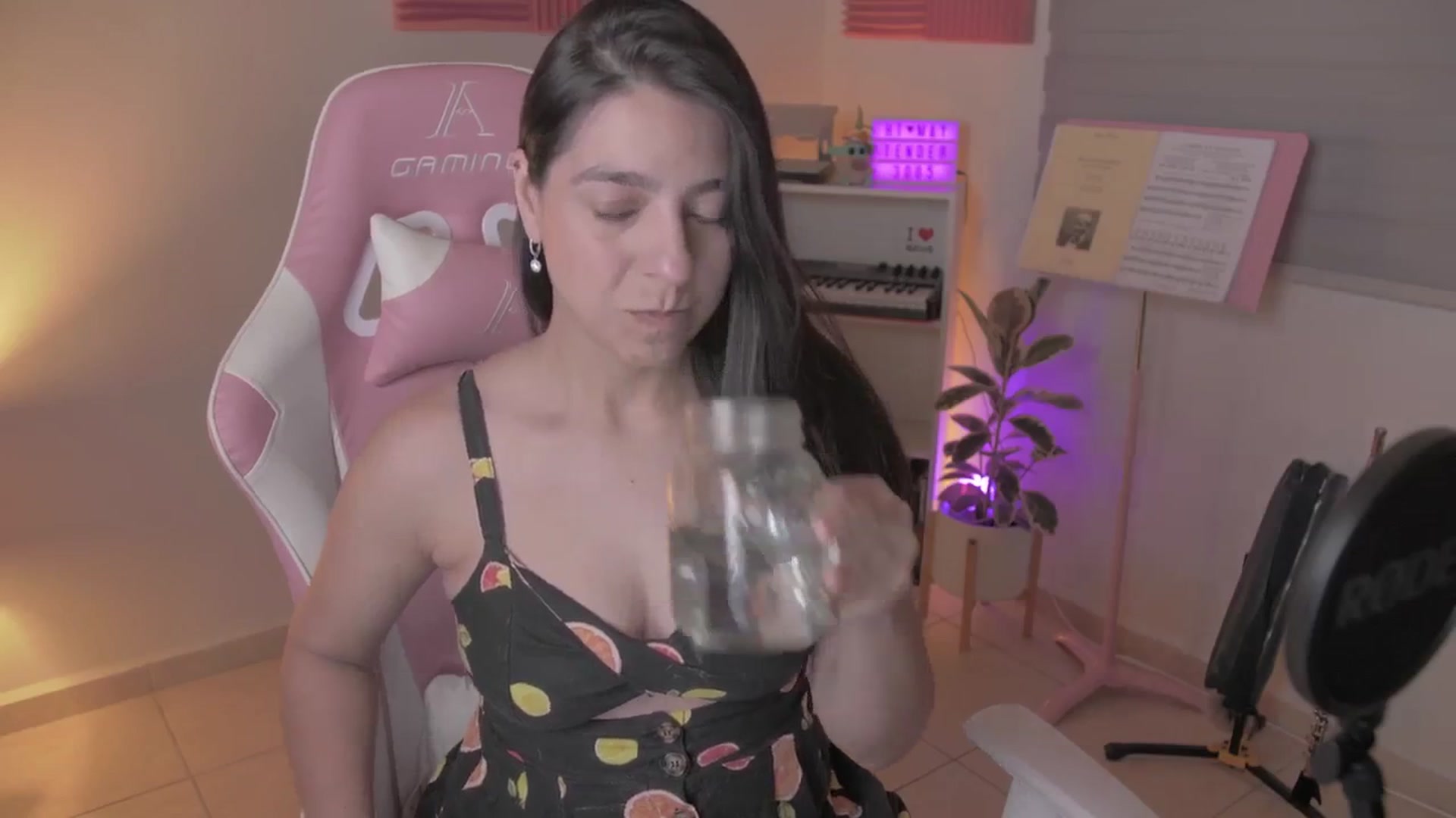 Gallery image thumbnail from anarossanna's myfreecams stream on, 05/14/2024, 04:58 image 11 of 20