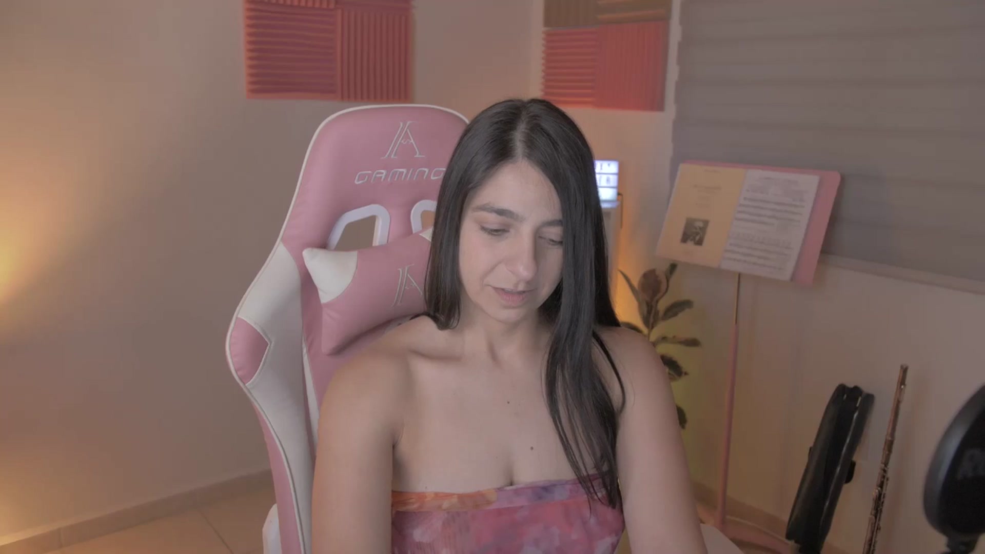 Gallery image thumbnail from anarossanna's myfreecams stream on, 05/18/2024, 07:25 image 17 of 20