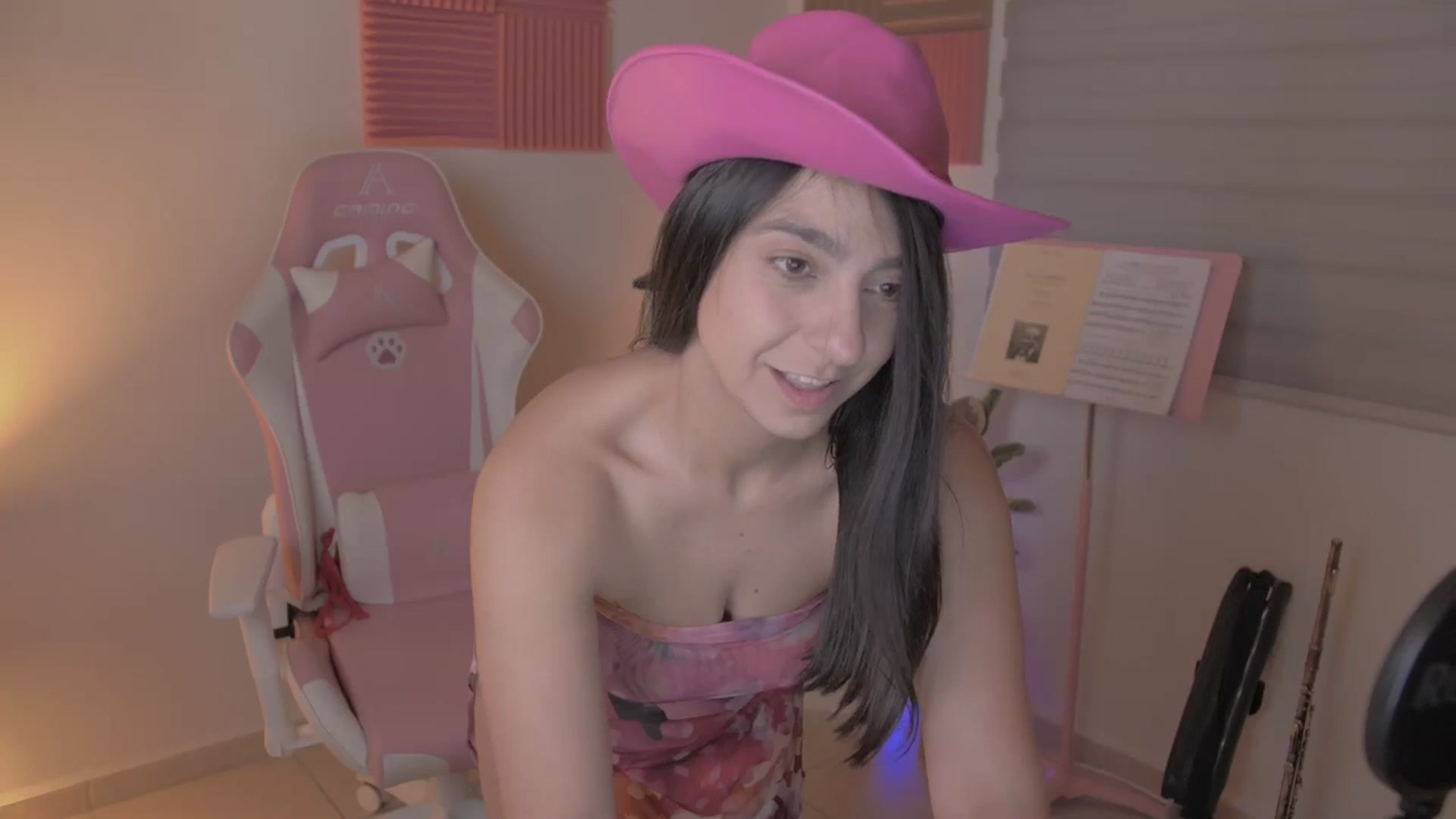 Gallery image thumbnail from anarossanna's myfreecams stream on, 05/18/2024, 07:25 image 19 of 20