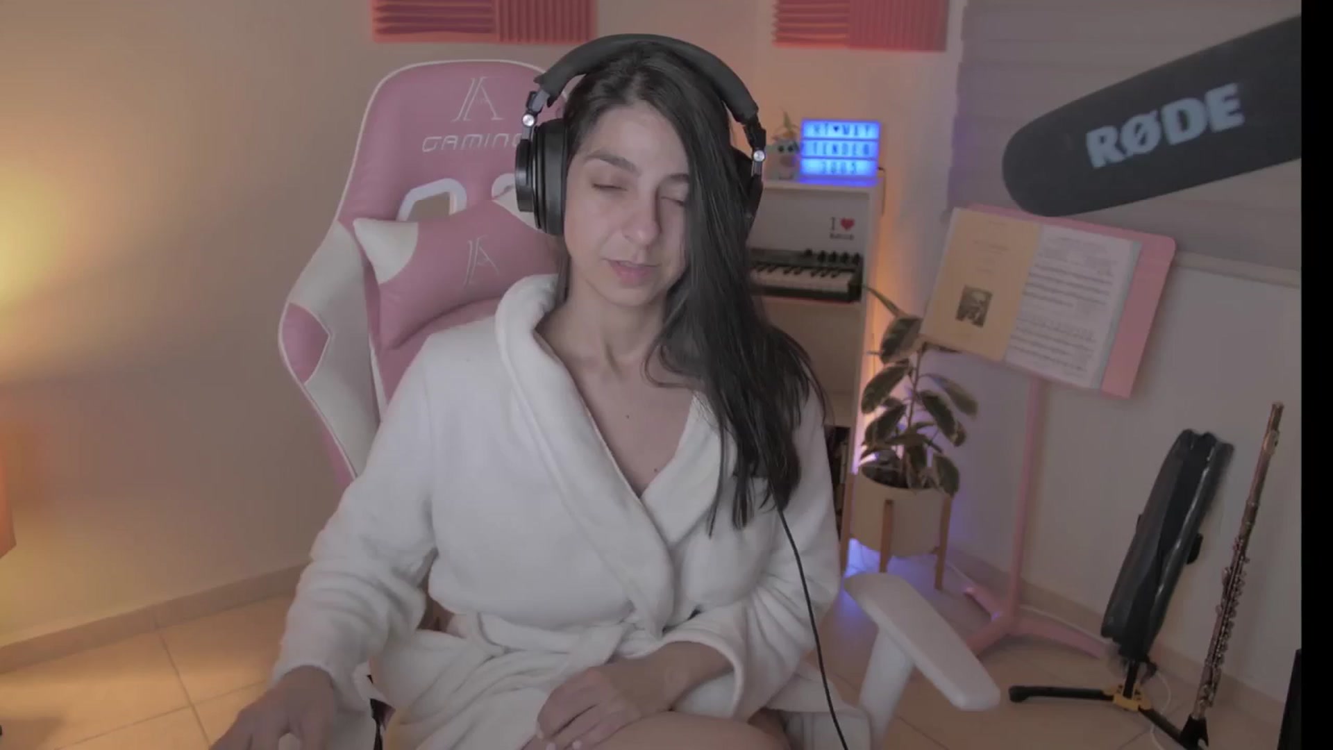 Gallery image thumbnail from anarossanna's myfreecams stream on, 05/24/2024, 03:35 image 7 of 20