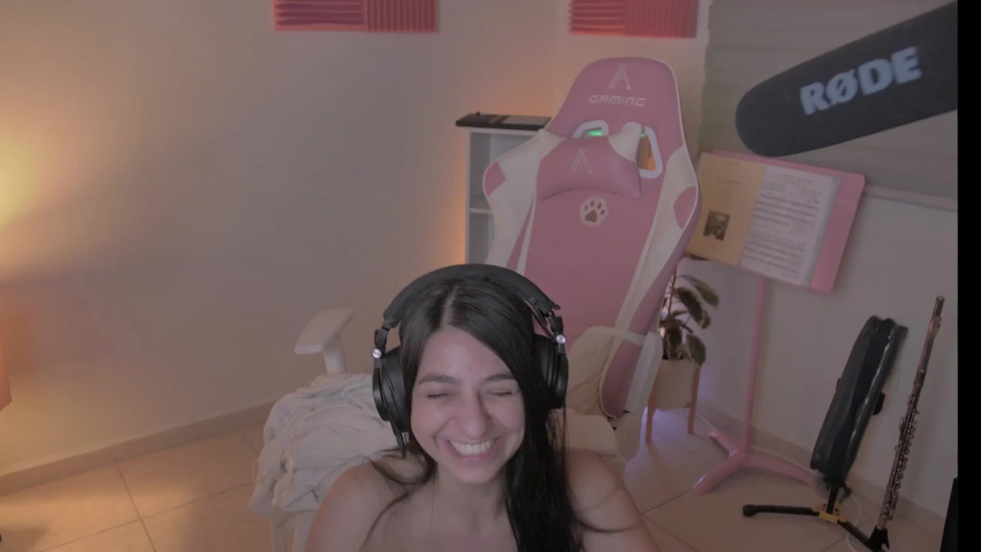 Gallery image thumbnail from anarossanna's myfreecams stream on, 05/24/2024, 04:15 image 11 of 20