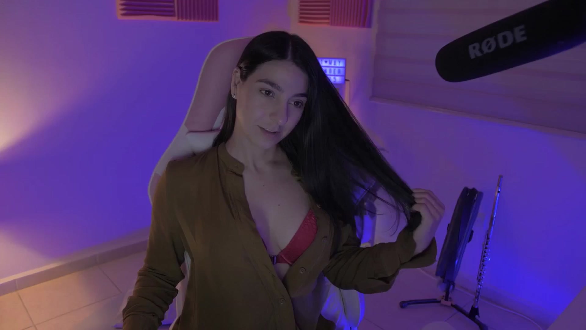 Gallery image thumbnail from anarossanna's myfreecams stream on, 05/27/2024, 04:08 image 3 of 20