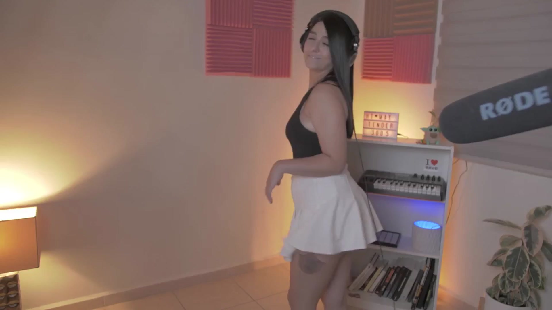 Gallery image thumbnail from anarossanna's myfreecams stream on, 05/28/2024, 04:04 image 2 of 20