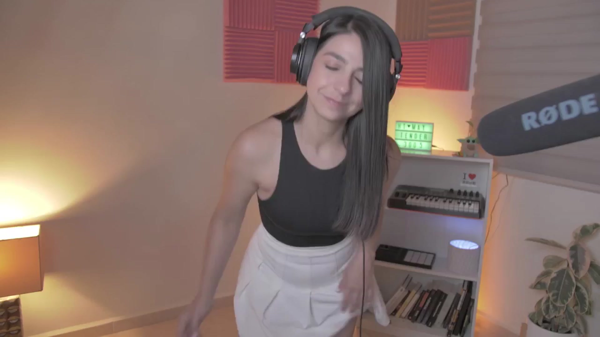 Gallery image thumbnail from anarossanna's myfreecams stream on, 05/28/2024, 04:04 image 1 of 20