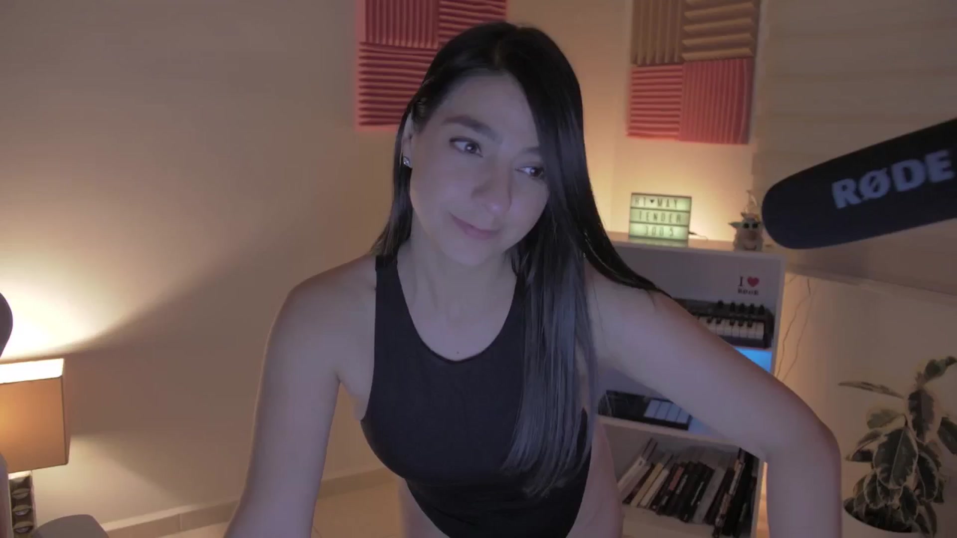 Gallery image thumbnail from anarossanna's myfreecams stream on, 05/28/2024, 04:04 image 7 of 20