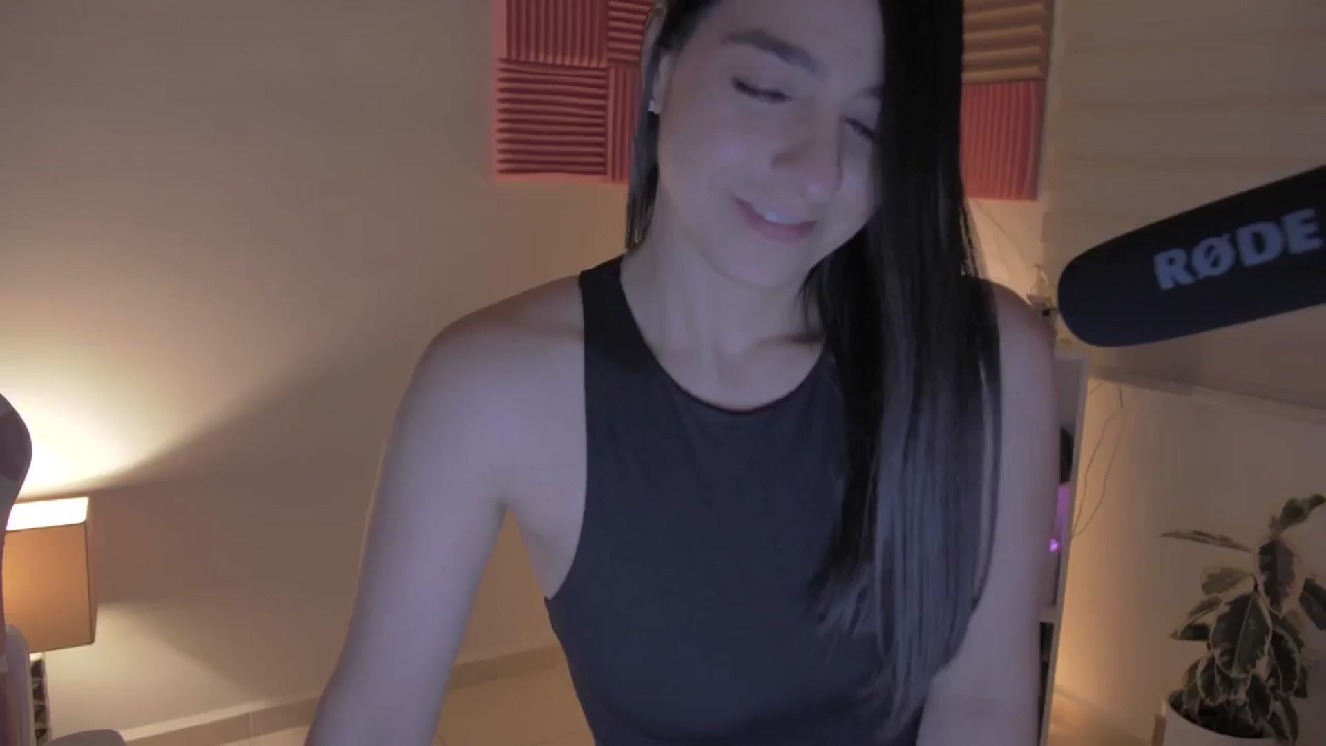 Gallery image thumbnail from anarossanna's myfreecams stream on, 05/28/2024, 04:04 image 14 of 20