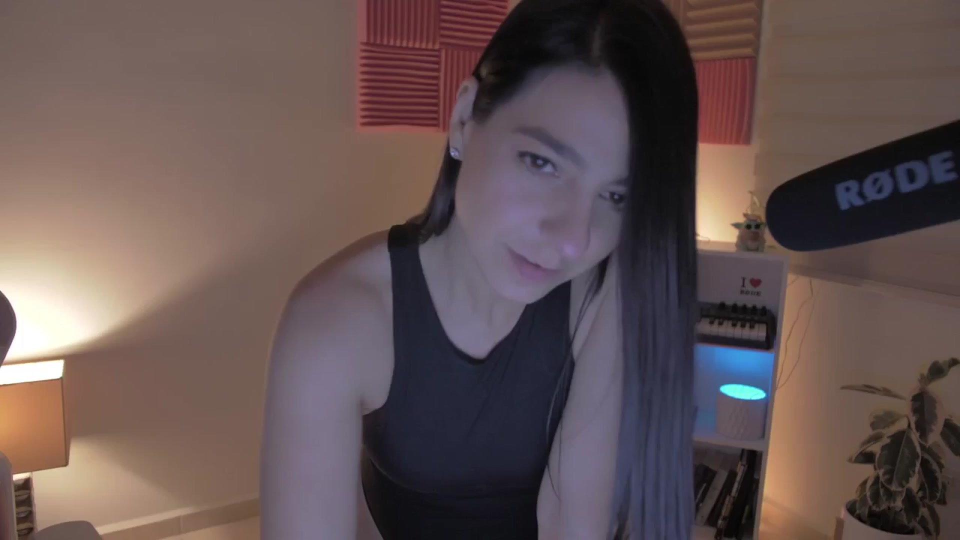 Gallery image thumbnail from anarossanna's myfreecams stream on, 05/28/2024, 04:04 image 16 of 20